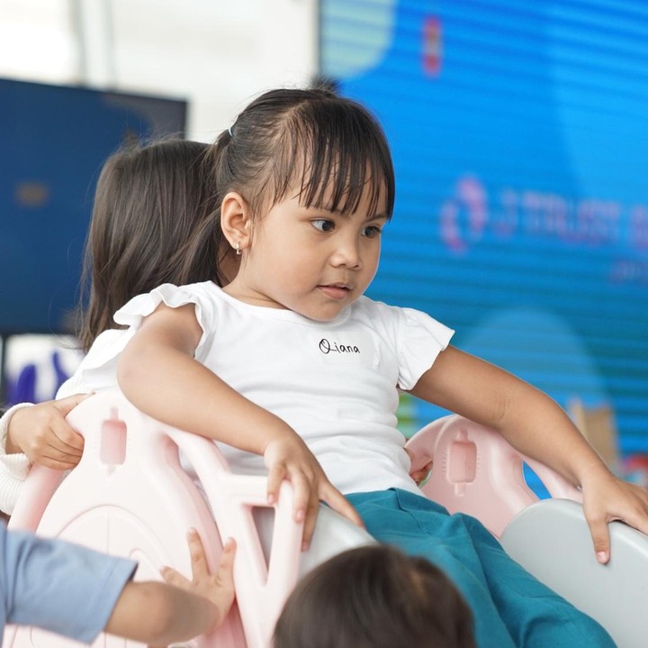 <p>Pada acara ini terdapat dua area <em>playground</em> loh, Bunda. Si Kecil sangat gembira berlarian kesana kemari dan mencoba setiap permainan di <em>playground</em>. Wah, terlihat menyenangkan, ya! (Foto: HaiBunda/ Muhammad Hafizh Muharrom)</p>