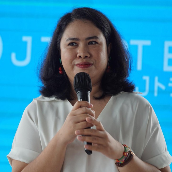 <p>Acara dibuka dengan sambutan oleh Brand Representatif dari J TRUST BANK. Marketing Communication J TRUST BANK, Edwina, menyambut para Bunda dan Si Kecil dan berterima kasih atas kehadirannya. “Semoga Bunda bisa mendapatkan wawasan dari acara dan Si Kecil dapat bersenang-senang,” ungkapnya. (Foto: HaiBunda/ Muhammad Hafizh Muharrom)</p>