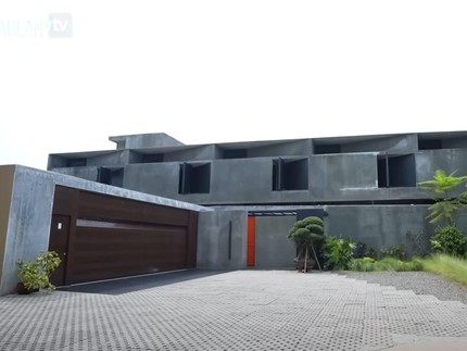 5 Potret Rumah Megah Dokter Tompi, Kamar Tidurnya Super Luas Bun