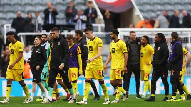 Berikut klasemen Liga Inggris hingga Minggu (28/4) dini hari WIB, Sheffield United dipastikan degradasi.