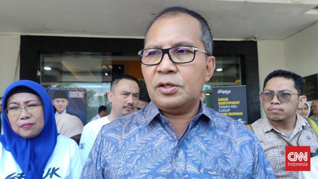Wali Kota Makassar, Ramdhan Pomanto merestui sang istri maju sebagai calon penerusnya. Dia mengaku mendapat banyak desakan agar memberi restu.
