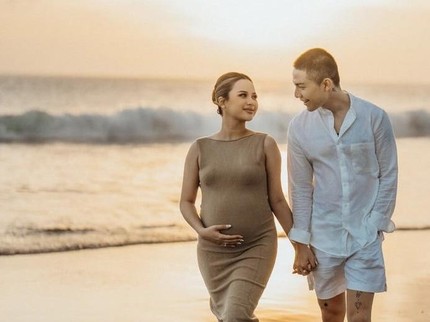 5 Potret Maternity Shoot Anggi Marito, Bagikan Momen Mesra Bersama Suami