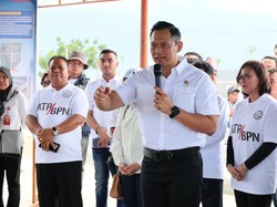 AHY Sebar 655 Sertifikat buat Korban Tanah Bergeser di Palu