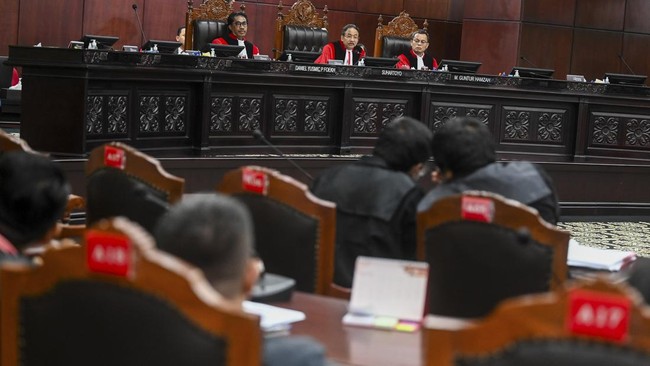 PDIP mempermasalahkan hasil perolehan suara Pileg PAN di dapil Kalimantan Selatan II, karena terdapat penambahan suara sebanyak 15.690.
