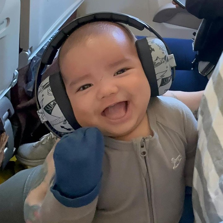 <p>Tak hanya itu, Baby Jared juga mendapat banyak pujian karena penampilannya yang makin menggemaskan. "Gemasss sekali baby J," kata akun @qokt****. Kita doakan, semoga Baby Jared tumbuh menjadi anak yang sehat dan <em>happy</em> selalu, ya. (Foto: Instagram @dmustakira dan @itssheilamj)</p>