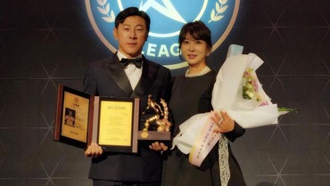 img-title Beri Dukungan Langsung, Istri Cantik Shin Tae Yong Terbang ke Qatar