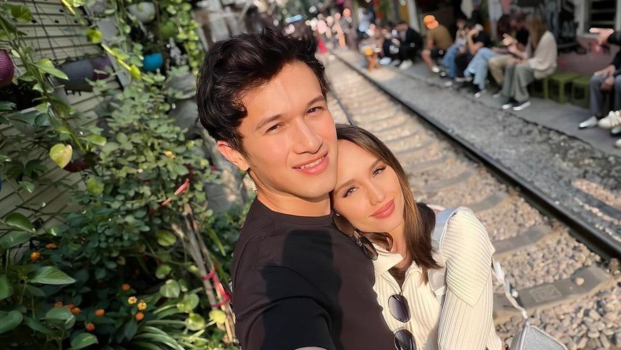Cinta Laura dan kekasih hatinya. Cinta Laura dan kekasih hatinya.