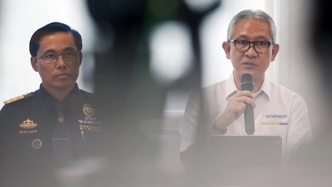 Pemerintah Endus Siasat China Kirim Barang ke AS Pakai Label Indonesia Direktur Jenderal Bea dan Cukai Kemenkeu Askolani mengungkap modus perusahaan China mengirim barang lewat Indonesia untuk mengakali tarif AS.
