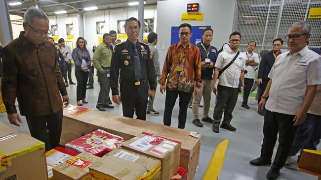 Alasan SLB Minta Maaf Meski Barang Tertahan Lama di Bea Cukai Pihak SLB nan barangnya tertahan lama di Bea Cukai meminta maaf lantaran tidak tahu gimana prosedur penerimaan peralatan hibah impor.
