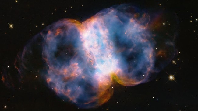 Saat Perayaan HUT ke-34, Hubble Mengungkap Pemandangan Kosmik yang Menawan: Nebula Barbel