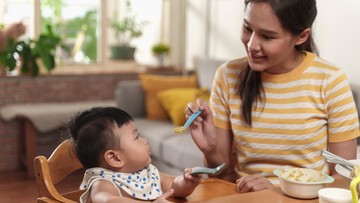 Minum Air Putih atau ASI setelah Bayi Makan, Mana yang Terbaik?