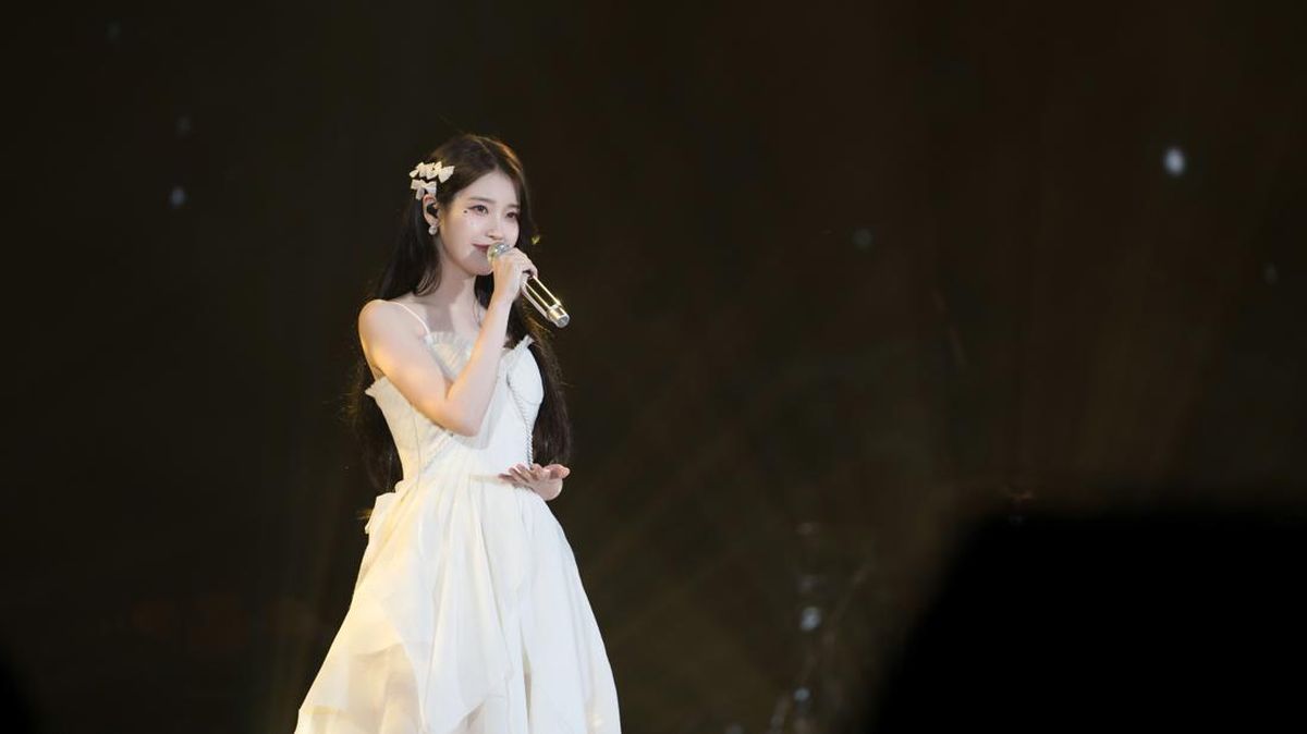 Gangguan Telinga Memburuk, IU Tunda Konser dan Rilis Album