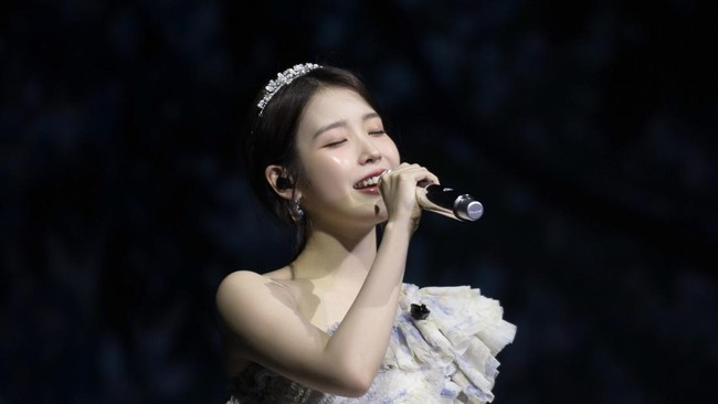 Penonton Konser IU di Indonesia Pukau Penyanyi dengan Kemampuan Vokalnya yang Luar Biasa