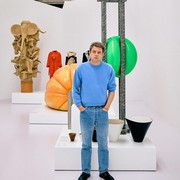 Raih Penghargaan Designer of The Year 2024, Yuk Kenalan sama Jonathan Anderson!