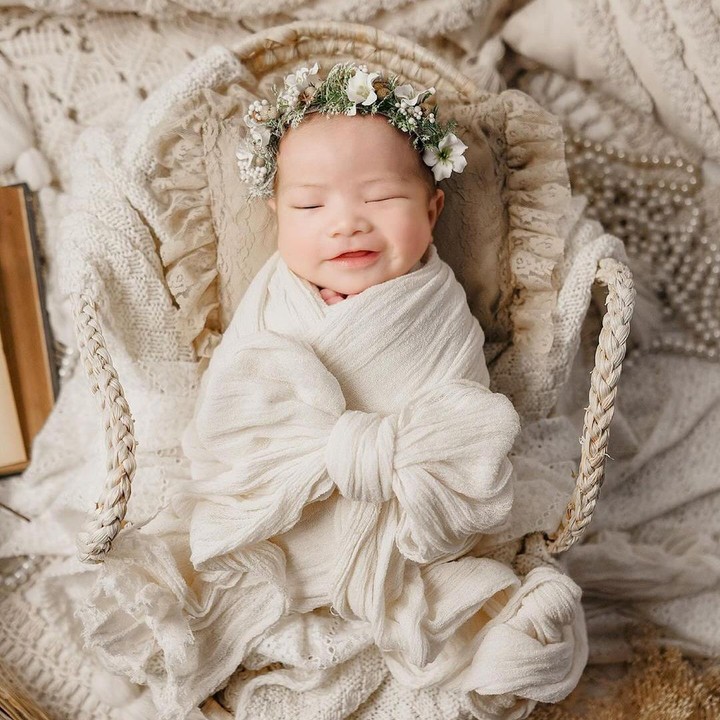 <p>Setelah lahir, Jessica Mila pun melakukan <em>newborn photoshoot</em> dengan Kyarra. Ada banyak tema yang di ambil untuk melakukan <em>photoshoot</em> ini. (Foto: Instagram: @jscmila//@littlehugsphotography)</p>