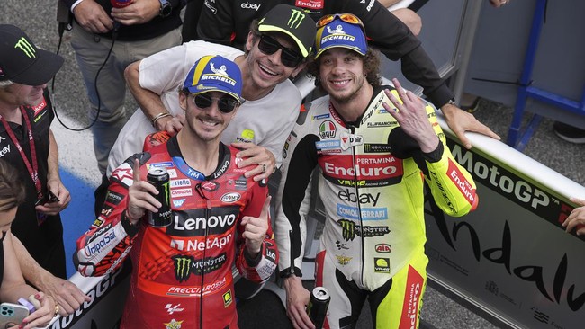 Valentino Rossi Semringah Saksikan Bagnaia Taklukkan Marquez dalam Balapan Dramatis di MotoGP Spanyol