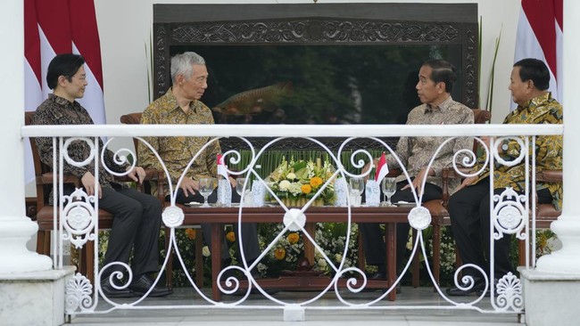Presiden Jokowi-PM Singapura Lee Hsien Loong kompak memboyong masing-masing penerusnya, Menhan Prabowo Subianto dan Wakil PM Lawrence Wong saat di Istana Bogor.