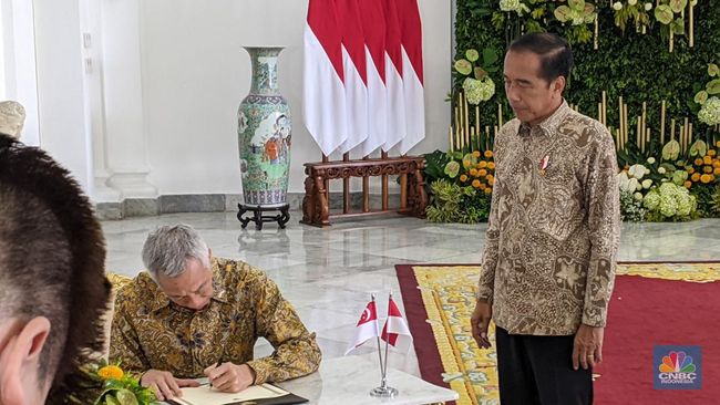 Momen Langka! Jokowi-PM Lee Pertemukan Prabowo & PM Singapura Baru