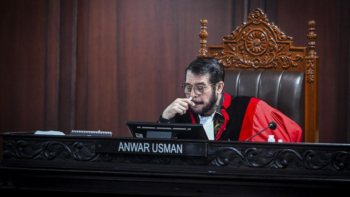 Sering Bolos Sidang dan Rapat, Anwar Usman Dapat Surat Peringatan MK