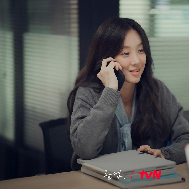 <p>Jung Ryeo Won, aktris berparas cantik ini juga akan mengisi peran dalam drama bergenre romantis satu ini. Perannya sebagai Seo Hye Jin, yang juga seorang instruktur bimbel, adalah alasan Lee Jun Ho meninggalkan pekerjaannya, Bunda. (Foto: X @CJnDrama)</p>