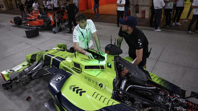 FOTO: Mobil Balap Tanpa Manusia Jadi Hiburan di Abu Dhabi