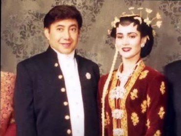 img-title Foto Sabina Eks Istri Guruh Soekarno Asal Uzbekistan yang Diduga Sudah Nikah Lagi