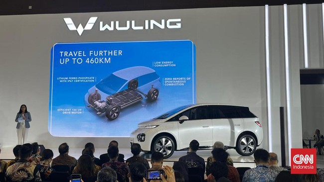 Wuling mengumumkan harga kisaran Cloud EV Rp410 juta di PEVS 2024.