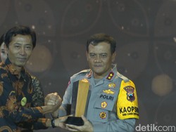 Kapolda Jateng Terima Penghargaan detikjateng-jogja Awards 2024