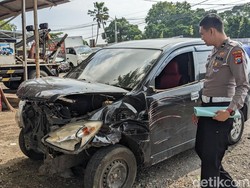Viral Avanza Tabrak Rumah Warga di Tulungagung Lalu Kabur