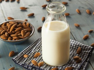 Mau Coba Susu Almond? Kenali Dulu Beda Original, Rendah Kalori, dan Bebas Gula