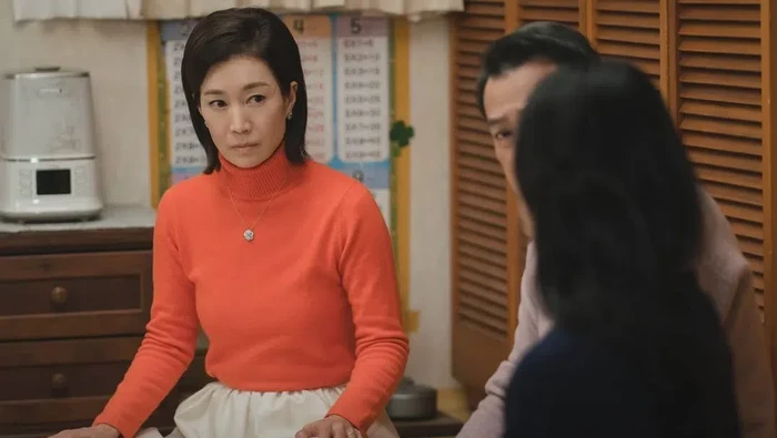 Kim Seon Hwa karakter ibu pilih kasih di drama Korea Queen of Tears