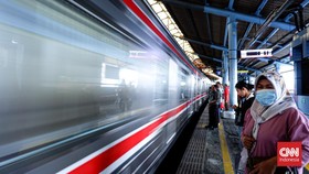 Rel Terendam Banjir, KRL Rangkasbitung-Tanah Abang Terganggu