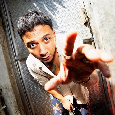 Rilis Album Kedua, Sal Priadi Angkat Kisah Cinta yang Multidimensional