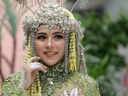 Asa Indah, Pengepul Cacing yang Ingin Jadi Ratu Kecantikan