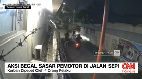 VIDEO: Aksi Begal Sasar Pemotor di Jalanan Sepi Bekasi