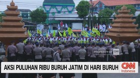 VIDEO: Aksi Puluhan Ribu Buruh Jatim di Hari Buruh