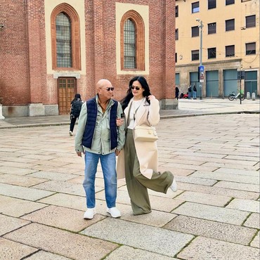 Dikira Berstatus Janda, Ini 7 Potret Mesra Donna Harun dengan Suami