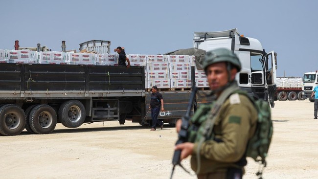 Israel kembali membuka satu-satunya penyeberangan Erez sehingga truk bantuan bisa masuk ke Gaza pada Rabu (1/5).