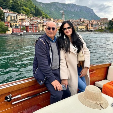 Jarang Tersorot, Donna Harun Pamer Foto Bareng Suami