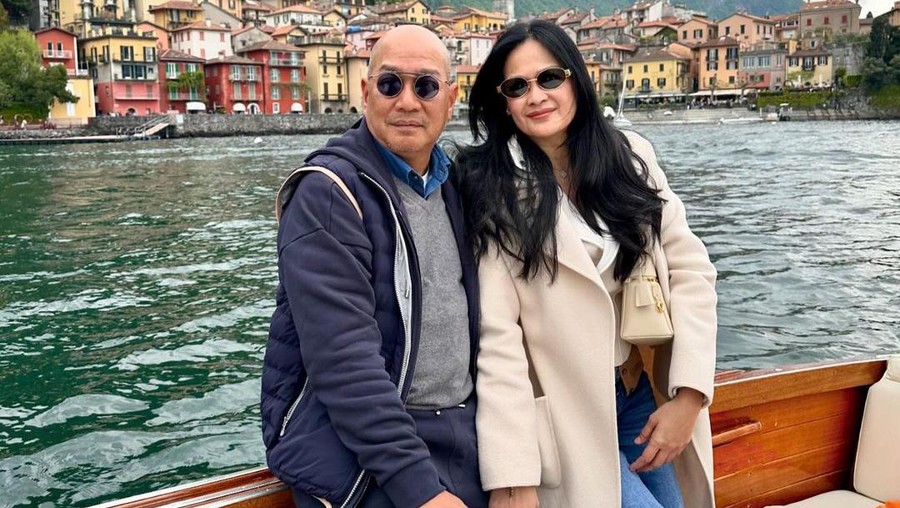 Jarang Tersorot, Donna Harun Pamer Foto Bareng Suami