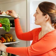 Hindari, Ini 7 Kesalahan Menyimpan Makanan di Kulkas