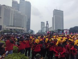 Massa Buruh Long March ke Bundaran HI, Lalin Macet