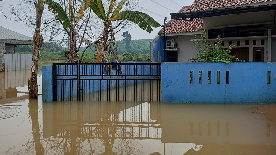 Permukiman warga Cipayung Depok kebanjiran sudah 5 bulan Permukiman warga Cipayung Depok kebanjiran sudah 5 bulan
