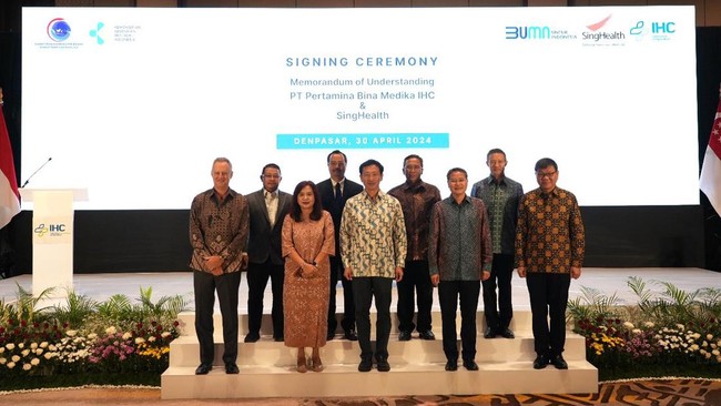 Pertamina Bina Medika-Indonesia Healthcare Corporation (IHC) menandatangani MoU dengan SingHealth mengenai cross-sharing praktik klinis, inovasi, dan pelatihan.