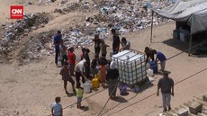 VIDEO: Warga Palestina Antre Air Bersih di Bawah Terik Matahari
