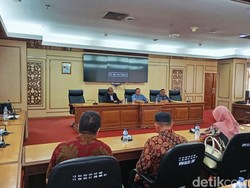 179 Arsiparis SMA-SMK Ngadu ke DPRD Sulsel Keluhkan TPP Cuma Rp 1 Juta