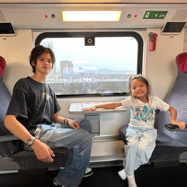 <p>"Kami sangat mencintaimu dan di sini untuk perjalanan yang luar biasa ke depannya," tulis Farah Quinn sebagai keterangan fotonya. (Foto: Instagram @farahquinnofficial)</p>