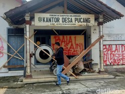 Balai Desa Pucang Banjarnegara Disegel Buntut Protes Pelantikan Kades