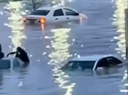 Madinah Banjir Hebat hingga Rendam Mobil, Imbas Hujan Lebat