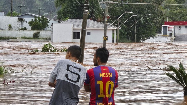 FOTO: Banjir Tewaskan 10 Orang di Brasil